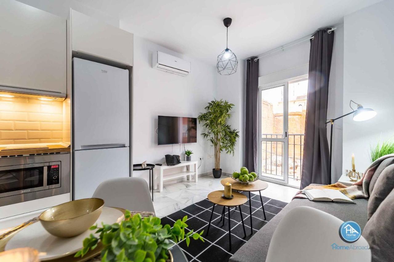 Apartamentos Marmoles Malaga Center المظهر الخارجي الصورة