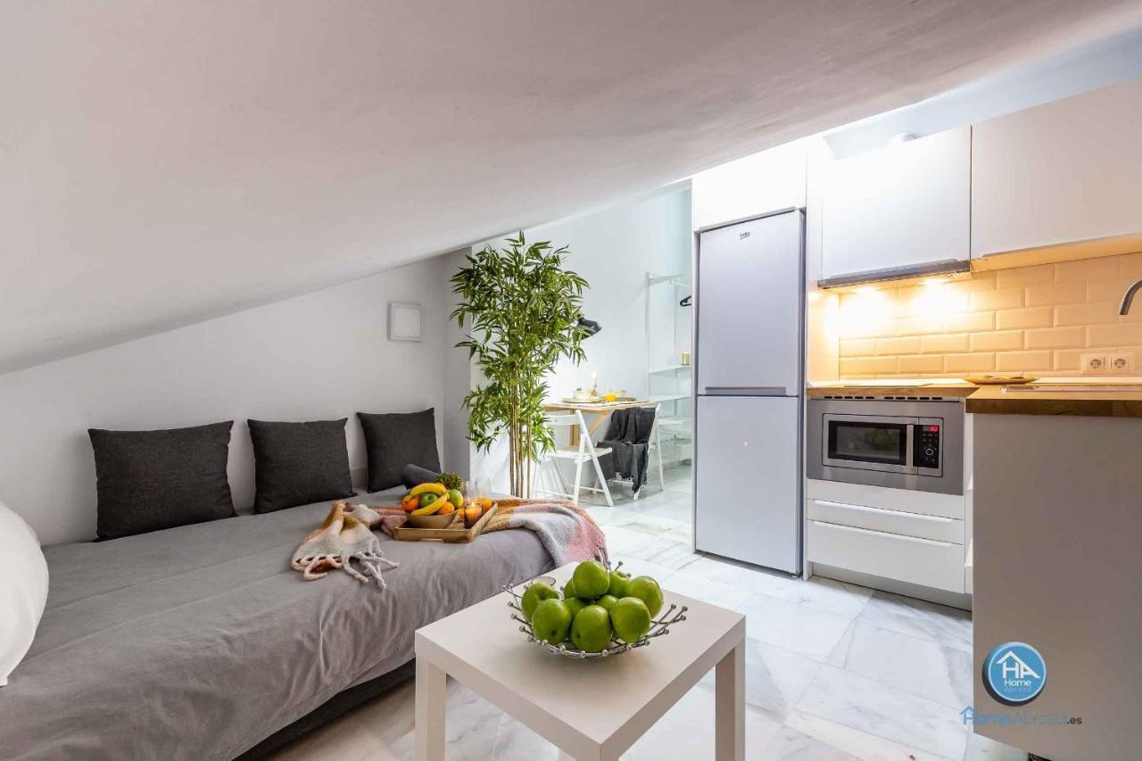 Apartamentos Marmoles Malaga Center المظهر الخارجي الصورة