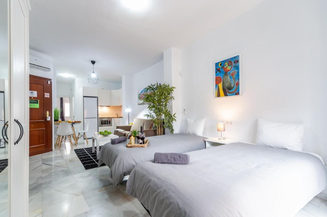 Apartamentos Marmoles Malaga Center المظهر الخارجي الصورة