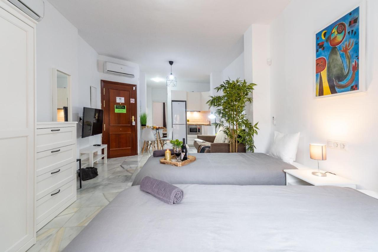 Apartamentos Marmoles Malaga Center المظهر الخارجي الصورة