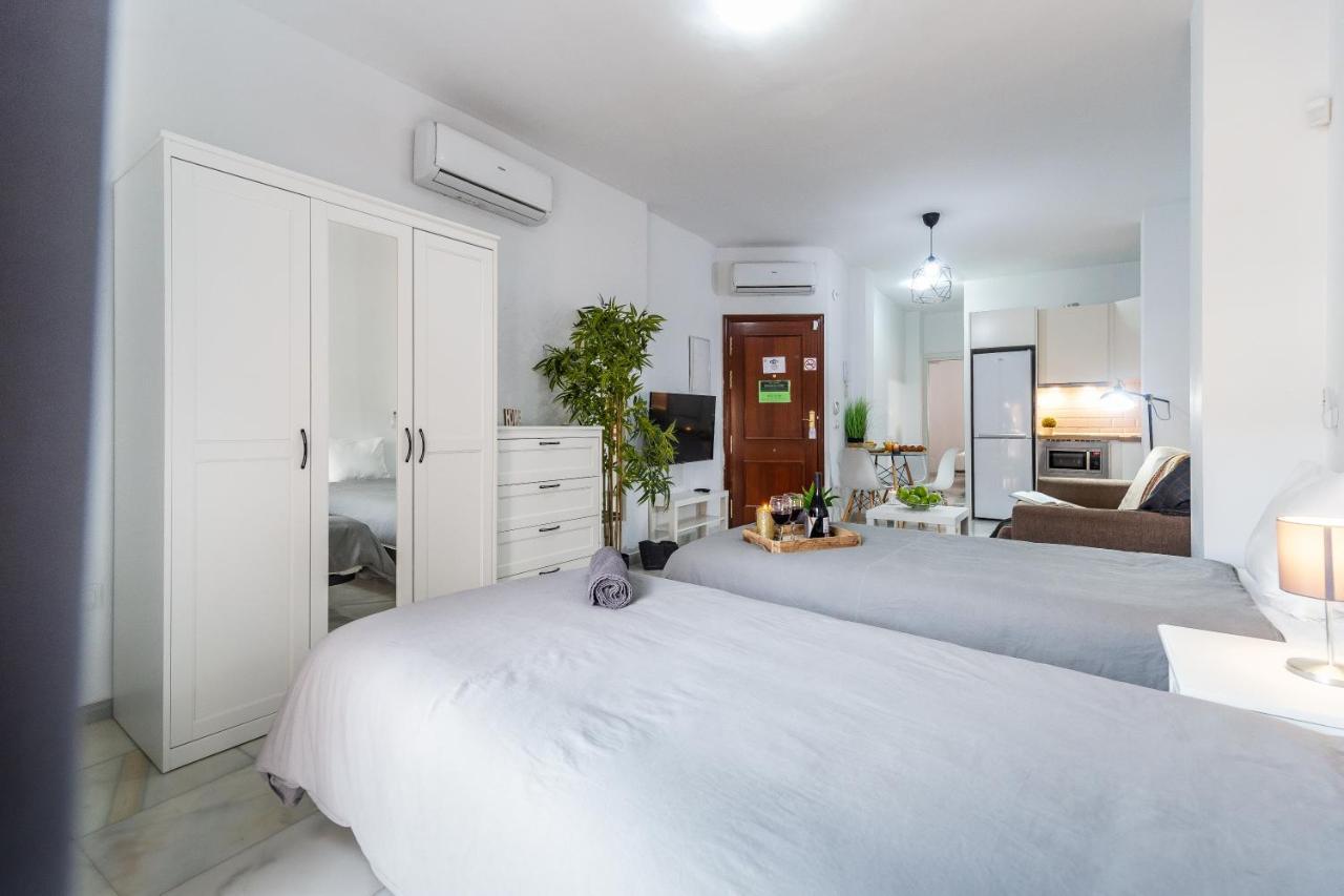 Apartamentos Marmoles Malaga Center المظهر الخارجي الصورة